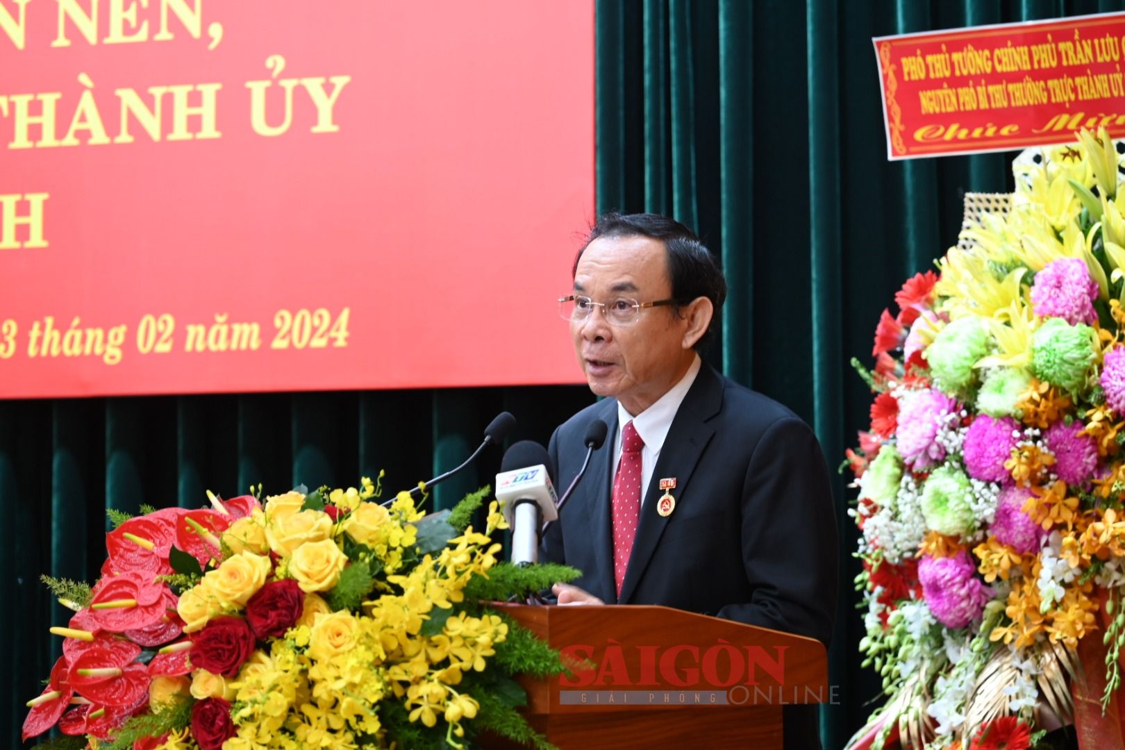 6-Bí thư Nguyễn Văn Nên phát biểu nhận Huy hiệu 45 năm tuổi Đảng (Ảnh: Văn Minh).
